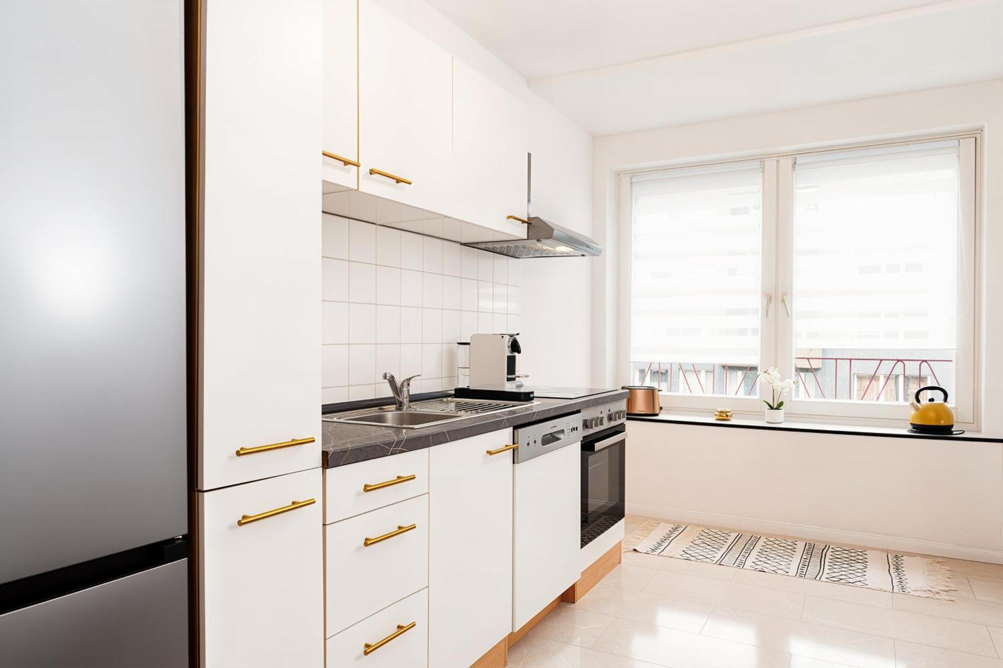 Smart Home - Essen - Perfect For 5 Guests! Central - Balcony - Netflix - Free Parking Zone Екстериор снимка